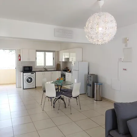 Nissi Retreat - Walk To Nissi Beach! Apartment *